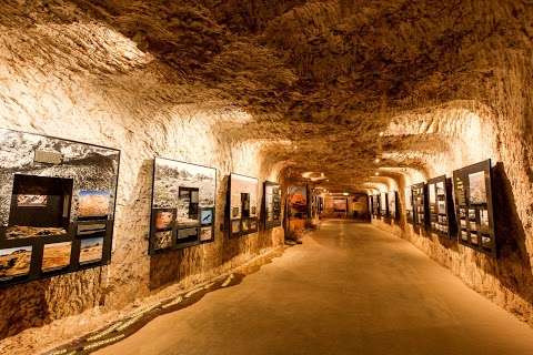 Photo: The Lookout Cave Underground Motel